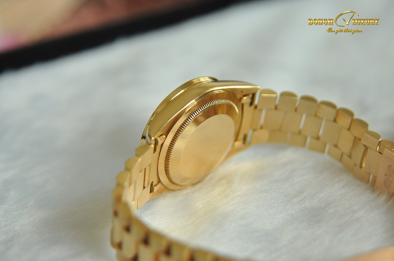 Đồng hồ Rolex Day - Date 18238 mặt đính ruby kim cương cực tinh tế