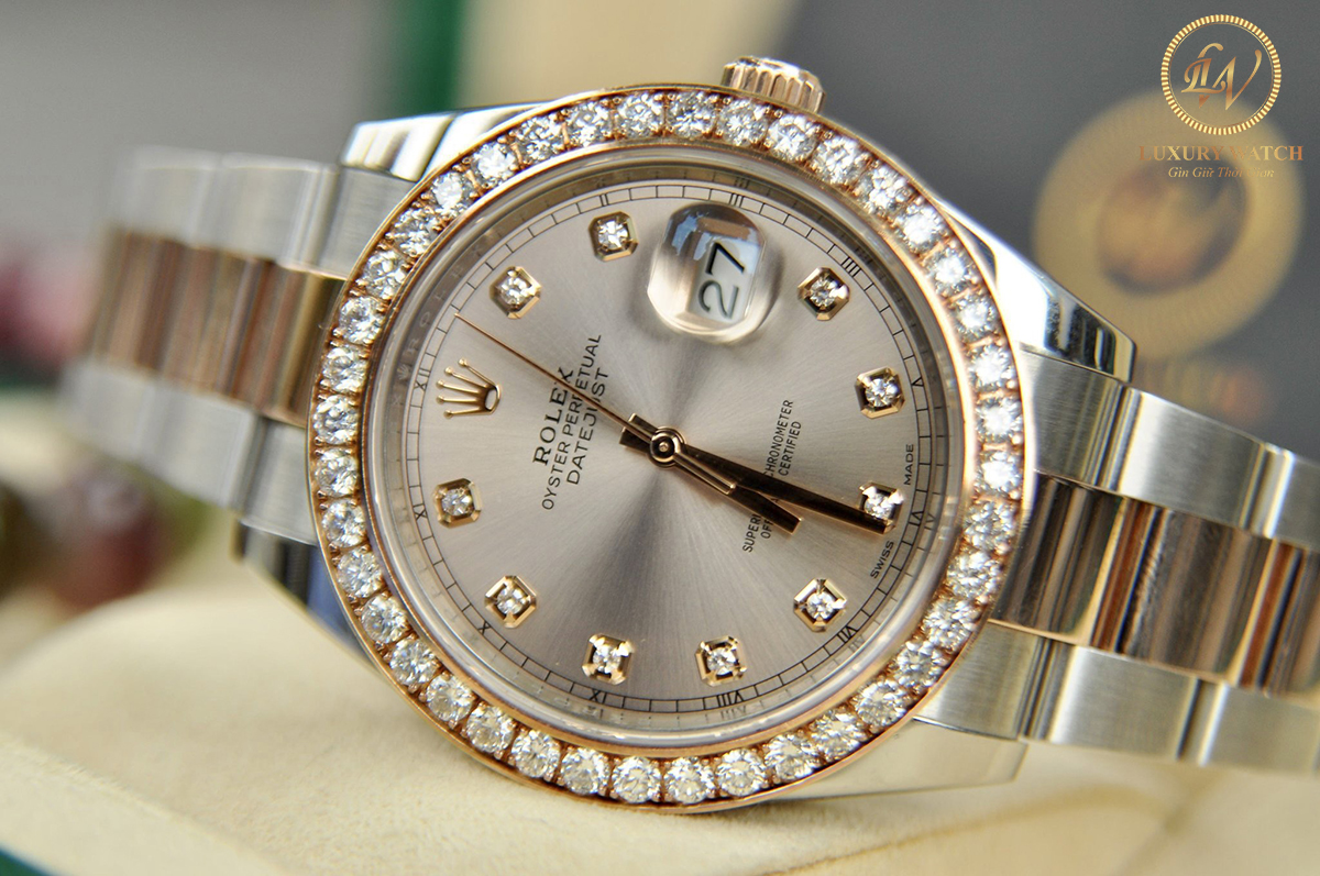 Đồng hồ Rolex Datejust II 126331 cũ mặt tia hồng cọc số niềng kim cương demi vàng 18k size 41mm. Chiếc đồng hồ Rolex Datejust II 126331 với thiết kế sang trọng mạnh mẽ cho các quý ông 10